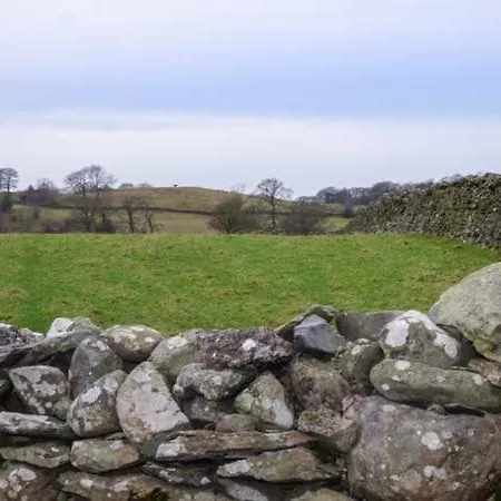 3 Low Dog Kennel * High Newton